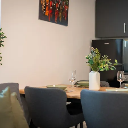 Livesto Im Zentrum Bad Driburgs - Modern, Parkplatz, Terrasse, Switch, Smarttv Fuer Familien Und B2b * Bad Driburg
